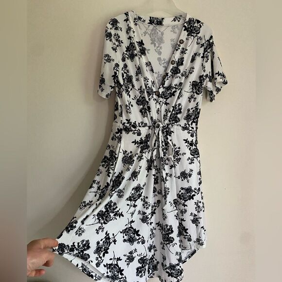 Black and White Flutter Sleeve Wrap Sundress - Picture 1 of 8